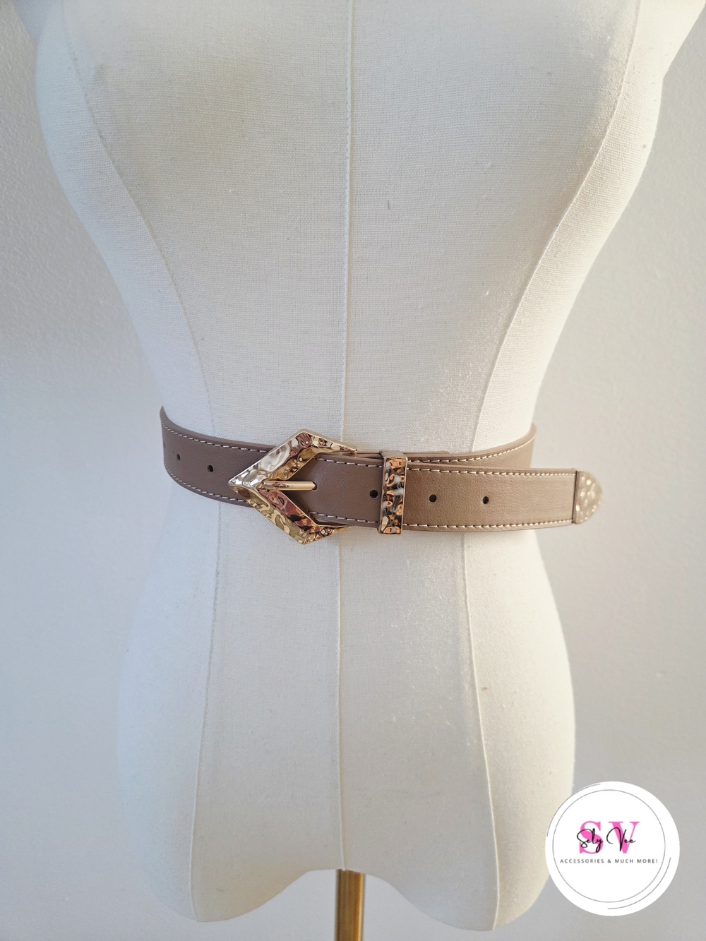 Beige belt with gold textured buckle